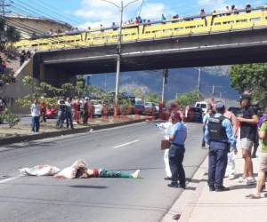 El cadáver de “El Muco” quedó en medio de uno de los carriles.