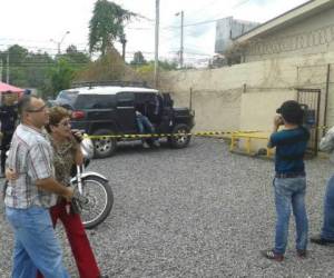 La escena del crimen de un empresario frente a la UNAH. (Foto: Wilfredo Alvarado)