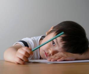 El aburrimiento, cuando no se convierte en norma, puede estimular el desarrollo cognitivo durante la infancia.