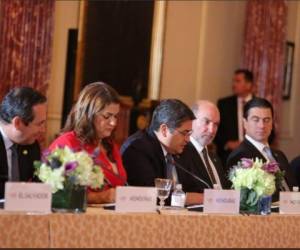 El presidente Juan Orlando Hernández y un grupo de sus funcionarios participan en la Segunda Conferencia sobre Prosperidad y Seguridad del Triángulo Norte de Centroamérica. Foto: Twitter/Juan Orlando Hernández