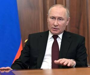 El lunes de noche, Putin, en un largo discurso con tono amenazador, negó la legitimidad del Estado de Ucrania en general e insistió en su tesis de presentarlo como un país artificial, inseparable de Rusia.