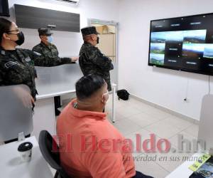 En el centro de monitoreo de alerta temprana de incendios forestales del C9 hay una constante vigilancia de los bosques que rodean el DC.