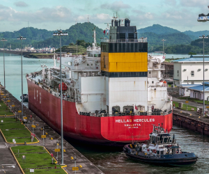 El Canal de Panamá utiliza agua de lluvia para mover los barcos en las esclusas.