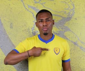 Deiby Flores ya lució los colores de su nuevo equipo en el fútbol de Grecia. Foto: @FC_Panetolikos en Twitter