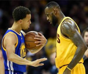 LeBron James y Stephen Curry, los dos mejores jugadores de la liga en la actualidad.