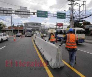 En ocho puntos de la ciudad se han colocado las barreras. Foto: Johny Magallanes/EL HERALDO