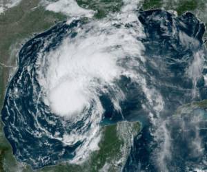 La costa de Texas está bajo vigilancia de huracán desde la desembocadura del río Grande hacia el norte hasta Paso San Luis.