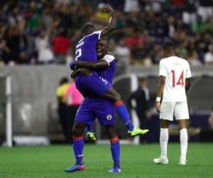 Haití iba perdiendo por dos goles ante Canadá, pero el panorama se invirtió en la segunda parte, cuando los haitianos se aprovecharon de algunos despistes de la zaga canadiense, hasta igualar las cifras y luego remontar. Foto: Agencia AFP.