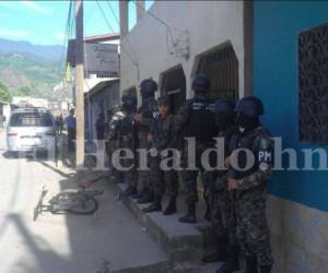 Los operativos se realizaron en cuatro casa de una misma cuadra. Foto: Juan César Díaz/ELHERALDO