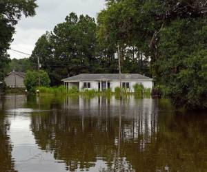 La tormenta tropical Debby ha provocado inundaciones en todo el sureste de Estados Unidos, lo que ha llevado a algunos residentes de Carolina del Sur a sufrir los estragos de este fénomeno natural que se encuentra afectando el país norteamericano. A continuación los detalles.