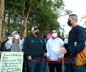 El jueves el alcalde Jorge Aldana acudió a la zona de La Tigra para conocer de la propia voz de los pobladores sus principales preocupaciones y demandas para mejorar la calidad de vida en la comunidad.