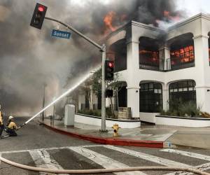 Los Ángeles busca respuestas sobre cómo unos incendios que comenzaron el martes derivaron en una de las peores catástrofes sin precedentes que en 48 ha devastado barrios, dejado al menos cinco muertos y obligado a la evacuación de decenas de miles de personas. ¿En qué se falló?