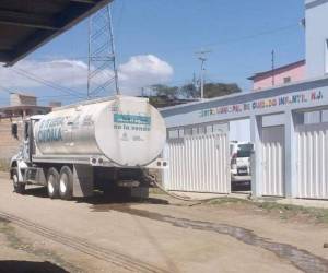 Más de 9,700 metros cúbicos de agua potable distribuyó la Alcaldía Municipal en guarderías, hospitales, barrios y colonias de la capital.