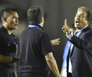 Jorge Luis Pinto y el Bolillo Gómez peleando en la Copa Centroamericana. Foto: AP