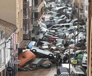 Más de 60 personas muertas se han registrado ante las fuertes lluvias provocadas por una Depresión Aislada en Niveles Altos (DANA) que ingresó en horas de la tarde del martes.