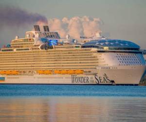 La llegada del crucero más grande del mundo con cerca de 4,500 pasajeros a bordo es de mucha importancia para la reactivación del turismo en Honduras.