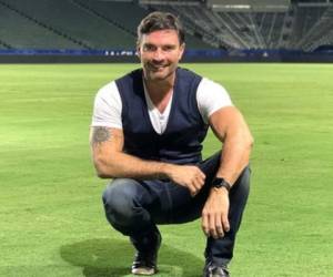 Julián Gil tiene 48 años de edad.