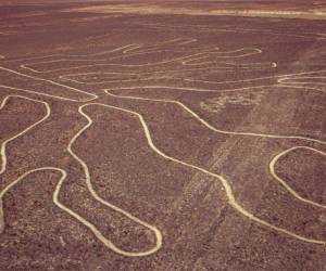 Los nuevos geoglifos descubiertos en Nazca, Perú, revelan secretos sobre la cultura ancestral y su uso ceremonial.