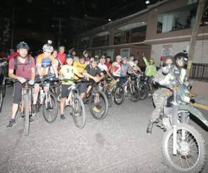 El grupo, listo para salir al rol y apoyado por los agentes de Fusina (Foto: Efraín Salgado