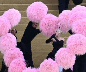 La reina estadounidense del pop Lady Gaga interpretó Mon Truc en Plumes de Zizi Jeanmaire, canción emblemática del music-hall francés, hoy en la ceremonia de apertura de los Juegos Olímpicos de París 2024. A continuación las fotografías.