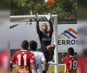 Donis Escober, portero de Olimpia.