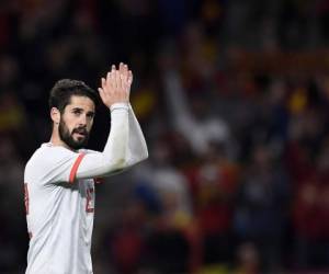 El mediocampista español Isco celebra después de anotar un gol durante un partido amistoso de fútbol entre España y Argentina en el Estadio Wanda Metropolitano en Madrid. Foto:AFP