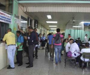 Ahora los pacientes pagan más dinero por diferentes servicios médicos.