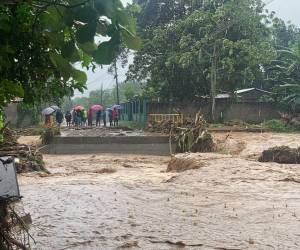 Las fuertes lluvias ya han dejado inundaciones y daños en diferentes sectores del país. Autoridades declararon emergencia a nivel nacional.