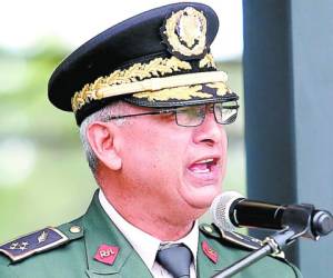 General Francisco Álvarez Urbina promete lealtad.