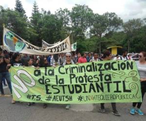 Desde hace tres semanas, un grupo de estudiantes realiza protestas y tomas en Ciudad Universitaria y centros regionales de la UNAH contra las normas académicas que entraron en vigencia en el 2015.