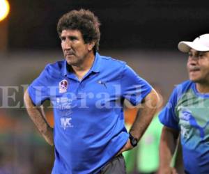 Héctor Vargas, entrenador del Olimpia salió molesto con el arbitraje. Foto: Delmer Martínez / Grupo Opsa.