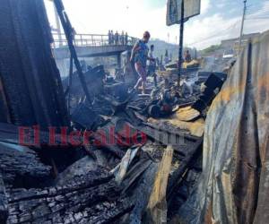 Consternadas y preocupadas por no saber cómo conseguirán ahora lo necesario para alimentar a su familia, reaccionaron varias locatarias que perdieron todo en el incendio que se registró la madrugada del jueves en los puestos de la primera avenida de Comayagüela.