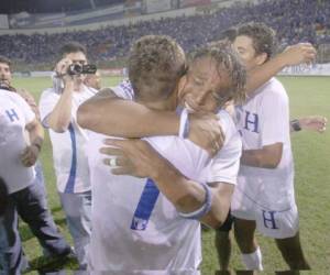 Honduras clasificó al Mundial de Sudáfrica con un 1-0 en El Salvador.