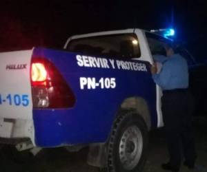 Varios agentes de la Policía Nacional llegaron hasta la zona y acordonaron la escena.