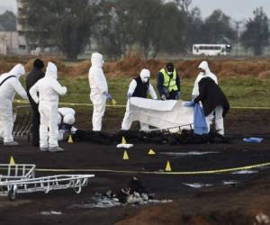 Más de 80 personas fallecieron tras la explosión de un ducto de combustible en México. (AFP)