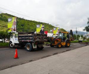 La maquinaria y el personal ya se encuentra realizando los trabajos de bacheo en varios puntos del anillo periférico.