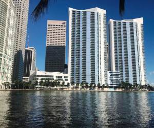 Entre los edificios mencionados en el reporte figuran el Surf Club Towers, el Faena Hotel, the Porsche Design Tower, The Ritz-Carlton Residences, Trump Tower III y el Trump International Beach Resorts.