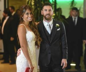 El futbolista Lionel Messi y la modelo Antonella Rocuzzo se comprometieron el pasado viernes en su natal Rosario, Argentina, y se presumía que había un acuerdo de confidencialidad para los invitados, pero muchos no lo respetaron. Foto: Agencia AFP.