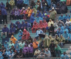 De a poco se van llenados las graderías del Estadio Morazán de San Pedro Sula.