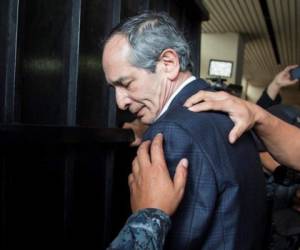 El pasado 1 de marzo, el mismo juez ordenó abrir proceso penal en contra de Colom y la mayoría de su gabinete. (Foto: AP)