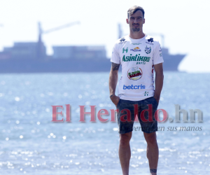 Álvaro aseguró que está disfrutando su estancia en Puerto Cortés, pese a las altas temperaturas.