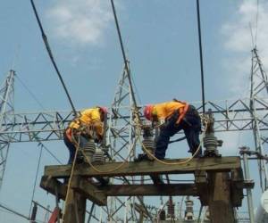 Las cuadrillas de la Empresa Energía Honduras realizarán mantenimiento en las zonas que encontrará en el listado. Foto EEH