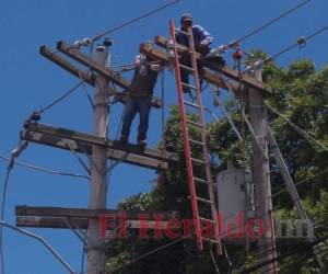 Se estima que entre 20 y 22 millones de lempiras diarios pierde la ENEE por el hurto de energía en Honduras. Foto: El Heraldo