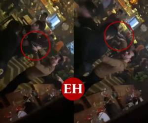 Momento en que el sobrino de 'El Chapo' amenaza a los agentes dentro del bar.