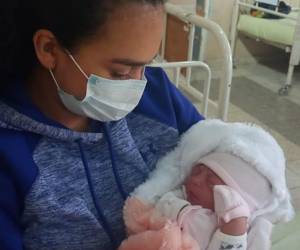 Ella es Luciana López, nacida a la medianoche del 1 de enero de 2023 en el hospital San Felipe de Tegucigalpa.