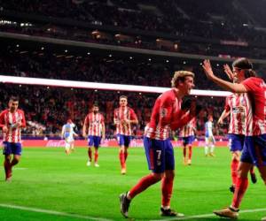 Antoine Grizmann celebra uno de los goles junto a sus compañeros, tras aplastar al Leganés en el Metropolitano.