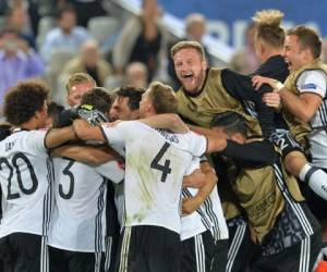 Los alemanes celebran el pase a la semifinal de la Eurocopa 2016.