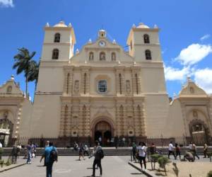 En esta iglesia se encuentra un reloj en tributo al Señor Sol... Es un reloj de luces y sombras, muestra a un sol trompudo. Foto: Marvin Salgado / EL HERALDO.