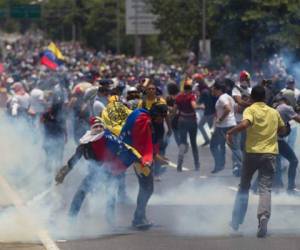 A cordon of police keep opponents of Venezuelan President Nicolas Maduro from marching to the office of Attorney General Luisa Ortega Diaz to show their support for the one-time government loyalist, in Caracas, Venezuela, Thursday, June 22, 2017. Venezuela's Supreme Court cleared the way for the prosecution of the country's chief prosecutor, who became a surprise hero to the opposition after breaking ranks with the government of President Nicolas Maduro over his efforts to concentrate power. (AP Photo/Fernando Llano)