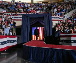 El expresidente Donald J. Trump lleva a cabo un mitin en la Erie Insurance Arena en Erie, Pensilvania, el 29 de julio de 2023.